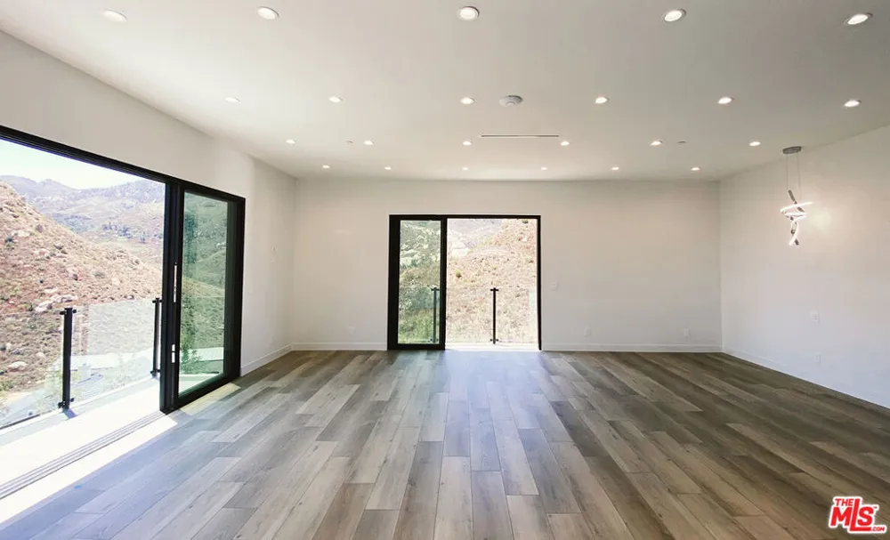 1700 Cadenhorn Drive Agoura Hills, CA 91301