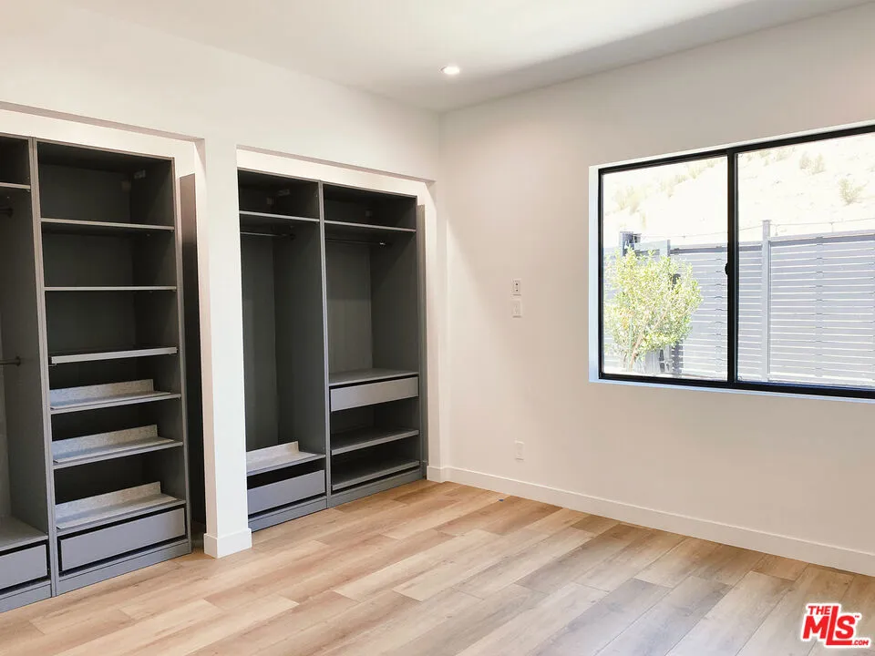 1700 Cadenhorn Drive Agoura Hills, CA 91301
