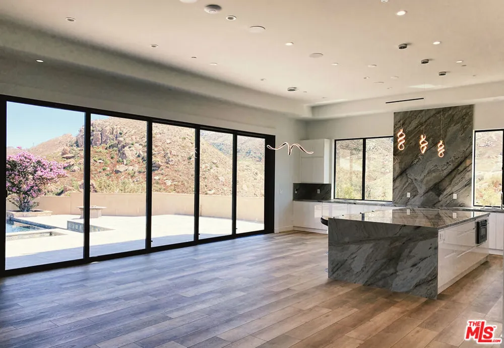 1700 Cadenhorn Drive Agoura Hills, CA 91301