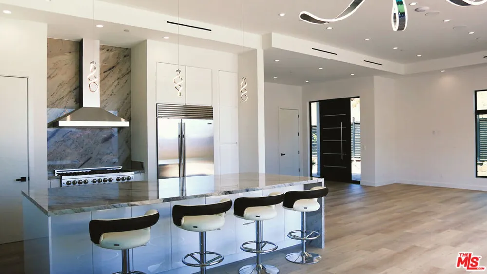 1700 Cadenhorn Drive Agoura Hills, CA 91301