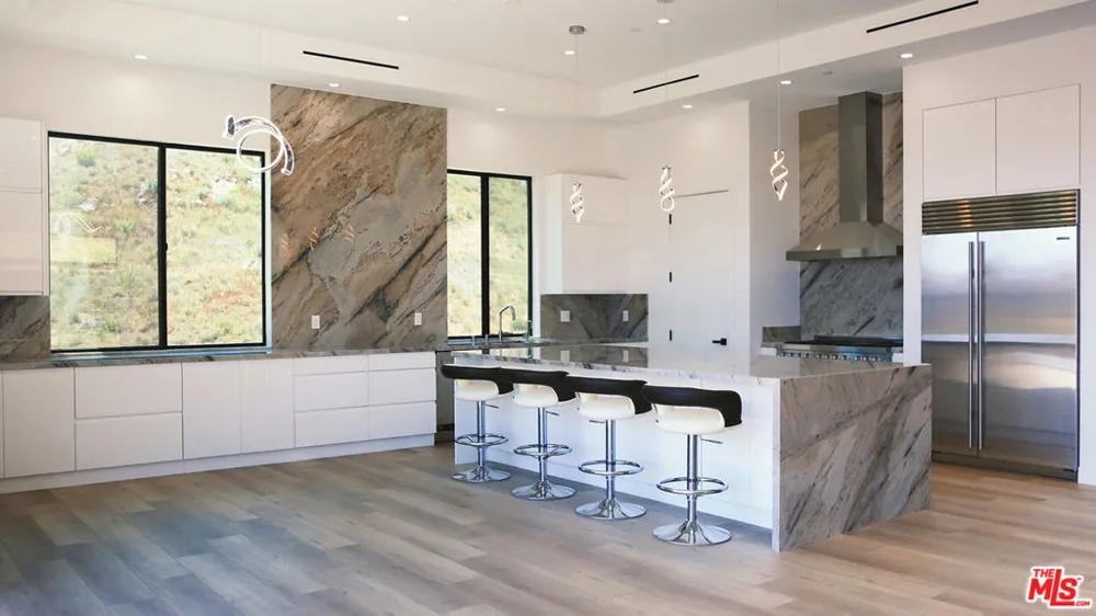 1700 Cadenhorn Drive Agoura Hills, CA 91301