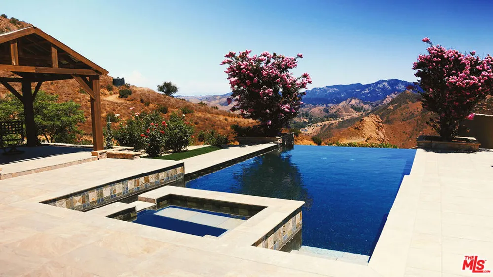 1700 Cadenhorn Drive Agoura Hills, CA 91301