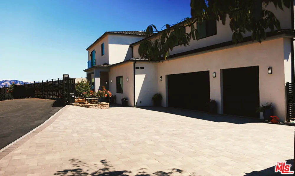 1700 Cadenhorn Drive Agoura Hills, CA 91301