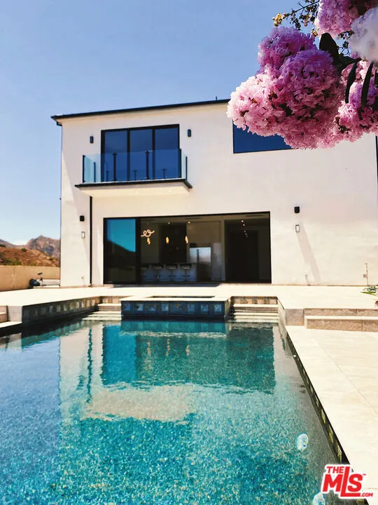 1700 Cadenhorn Drive Agoura Hills, CA 91301