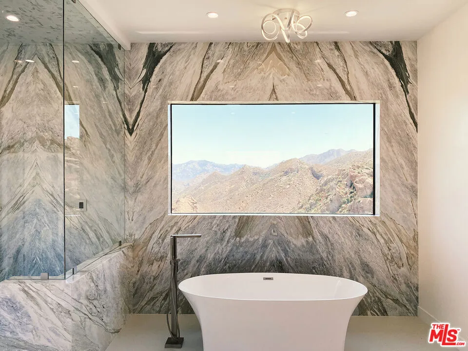 1700 Cadenhorn Drive Agoura Hills, CA 91301