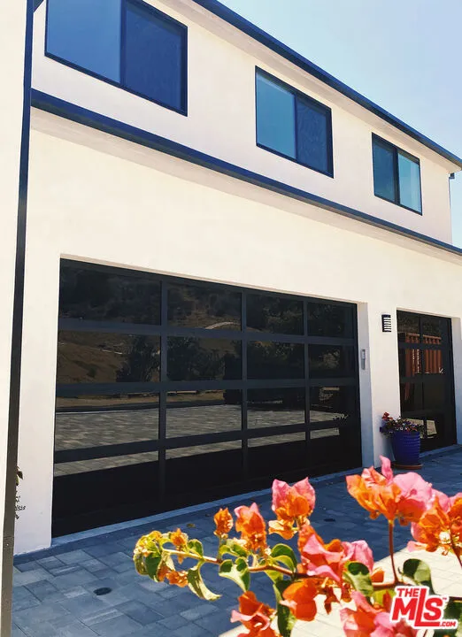 1700 Cadenhorn Drive Agoura Hills, CA 91301