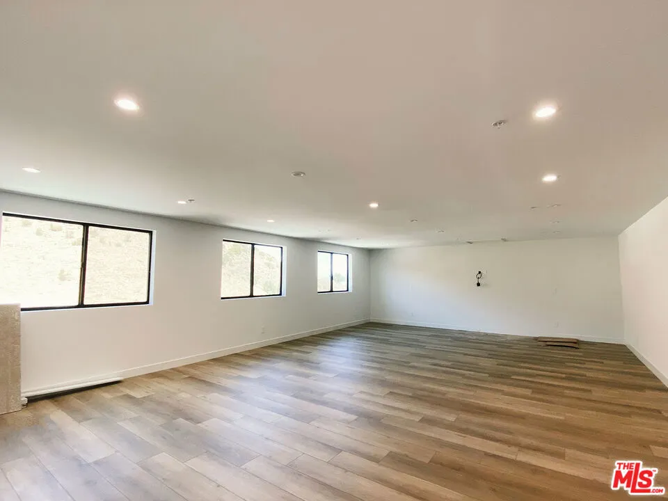 1700 Cadenhorn Drive Agoura Hills, CA 91301