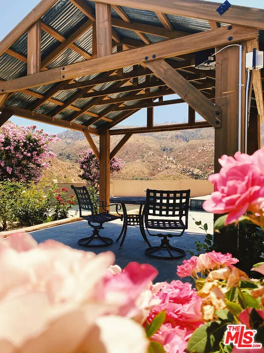 1700 Cadenhorn Drive Agoura Hills, CA 91301