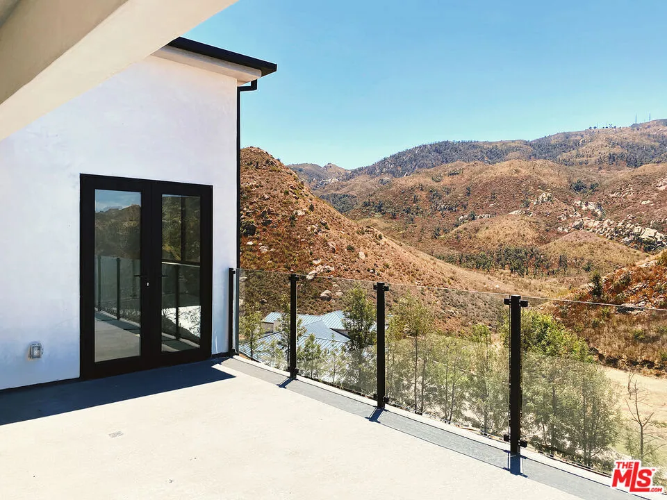 1700 Cadenhorn Drive Agoura Hills, CA 91301