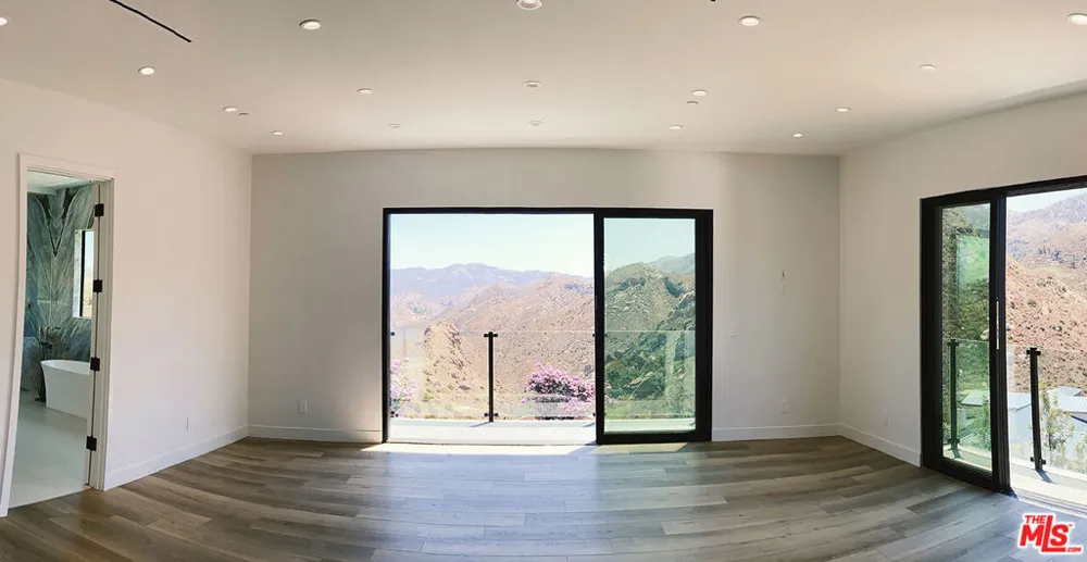 1700 Cadenhorn Drive Agoura Hills, CA 91301