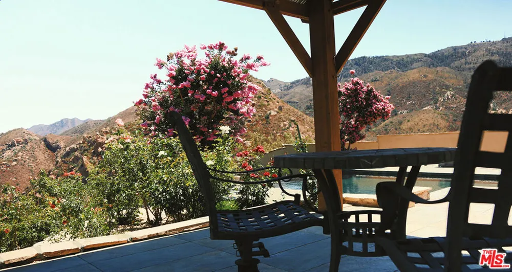 1700 Cadenhorn Drive Agoura Hills, CA 91301