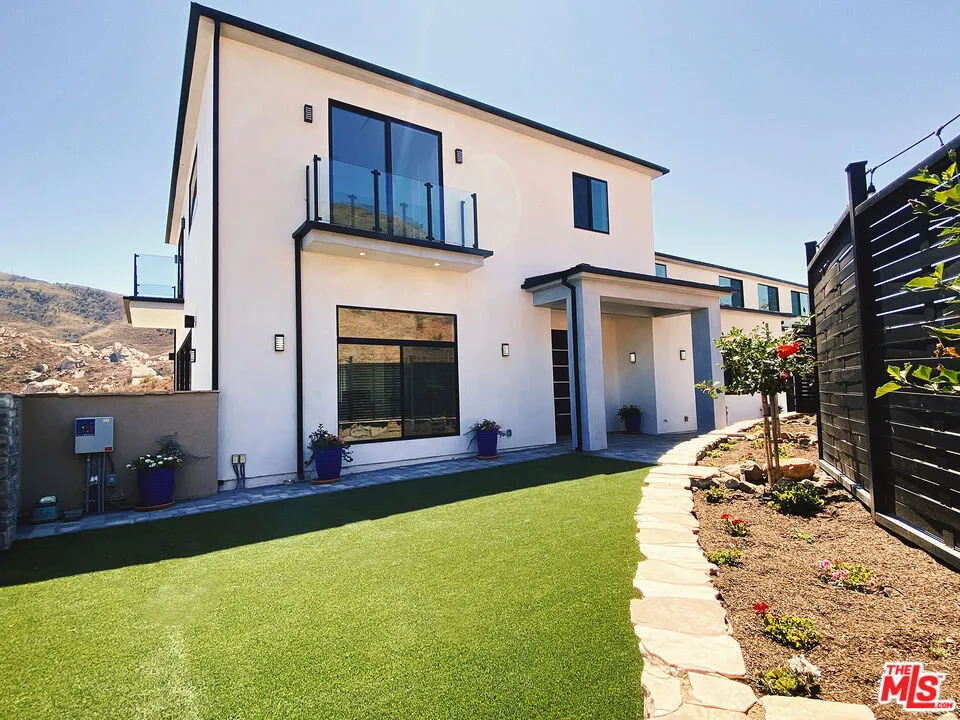 1700 Cadenhorn Drive Agoura Hills, CA 91301