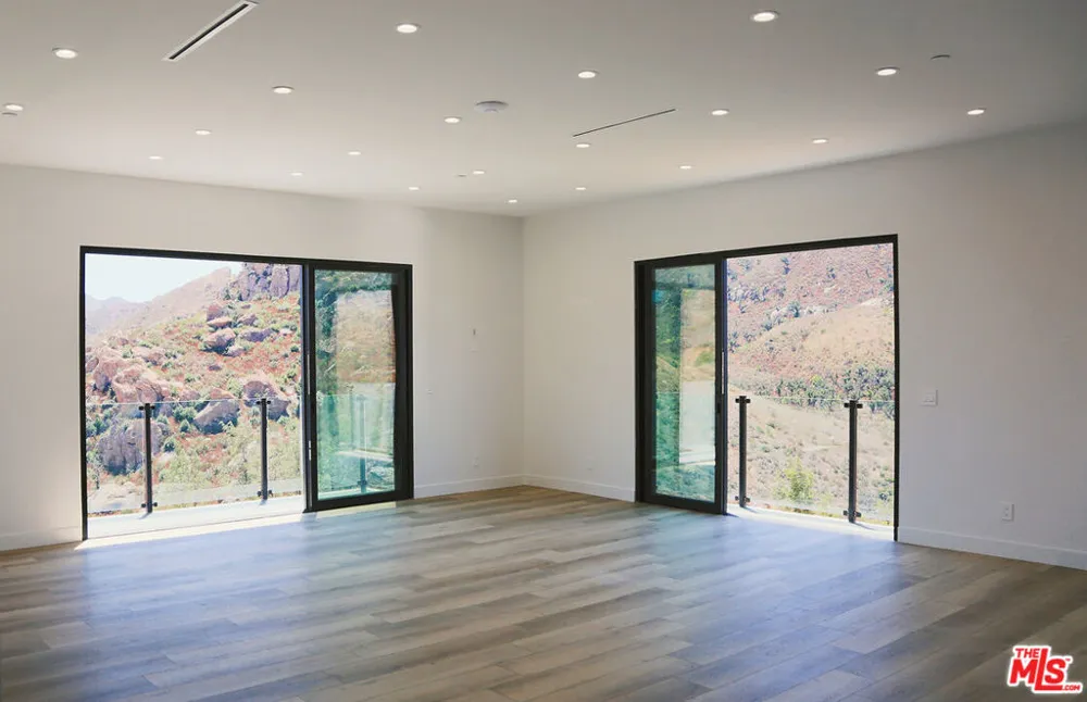 1700 Cadenhorn Drive Agoura Hills, CA 91301