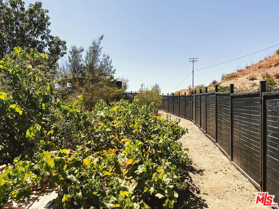1700 Cadenhorn Drive Agoura Hills, CA 91301