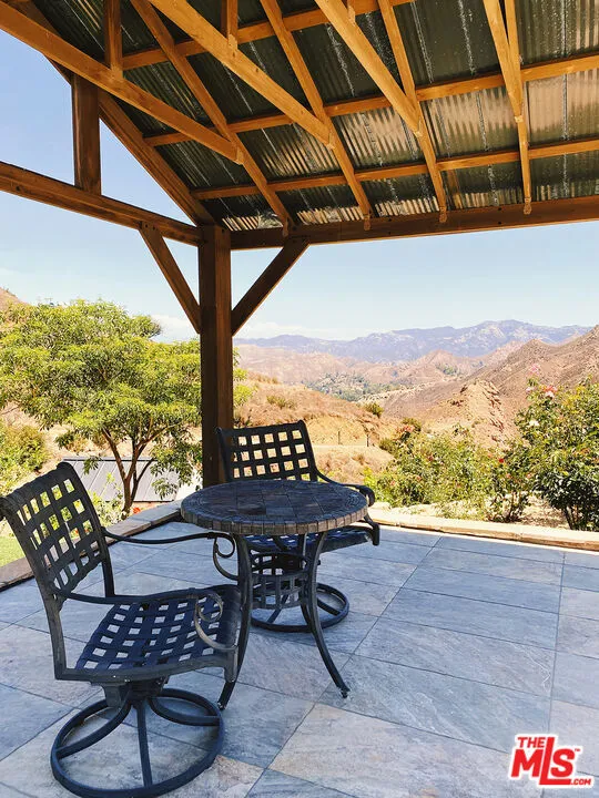 1700 Cadenhorn Drive Agoura Hills, CA 91301
