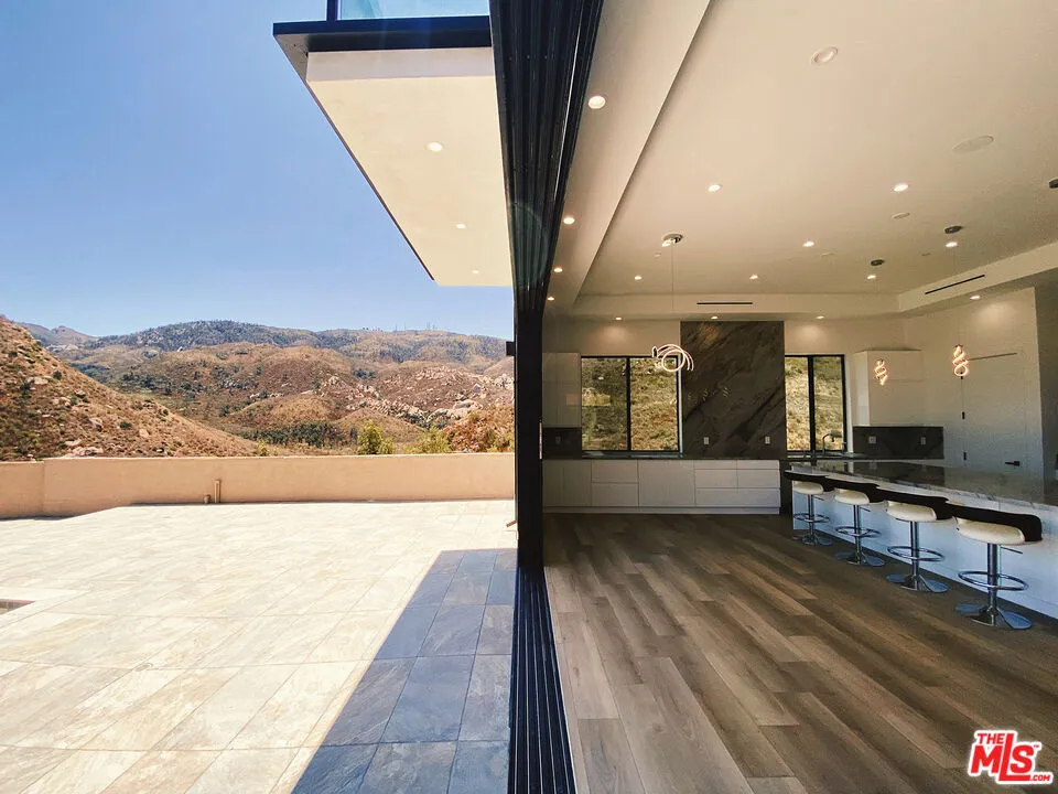 1700 Cadenhorn Drive Agoura Hills, CA 91301