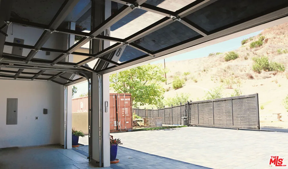 1700 Cadenhorn Drive Agoura Hills, CA 91301