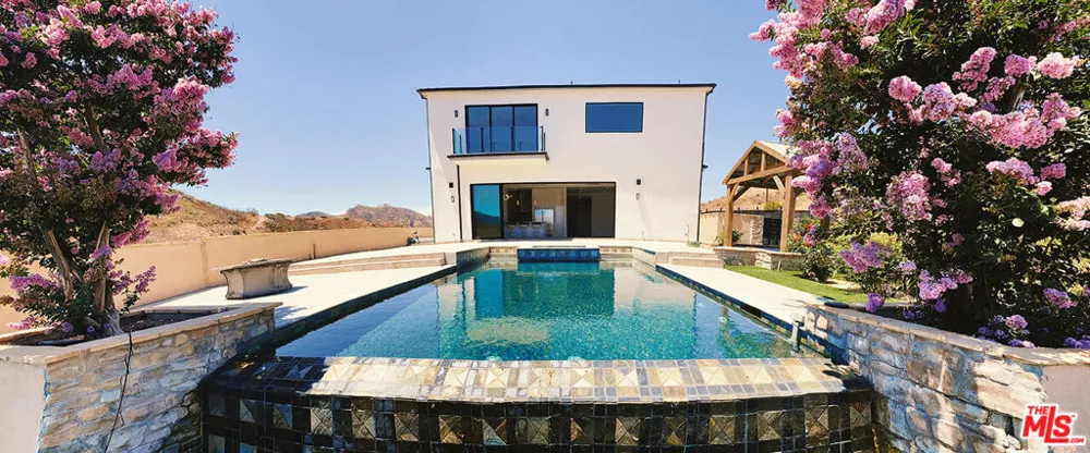 1700 Cadenhorn Drive Agoura Hills, CA 91301
