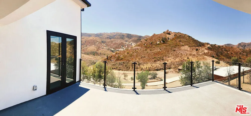 1700 Cadenhorn Drive Agoura Hills, CA 91301