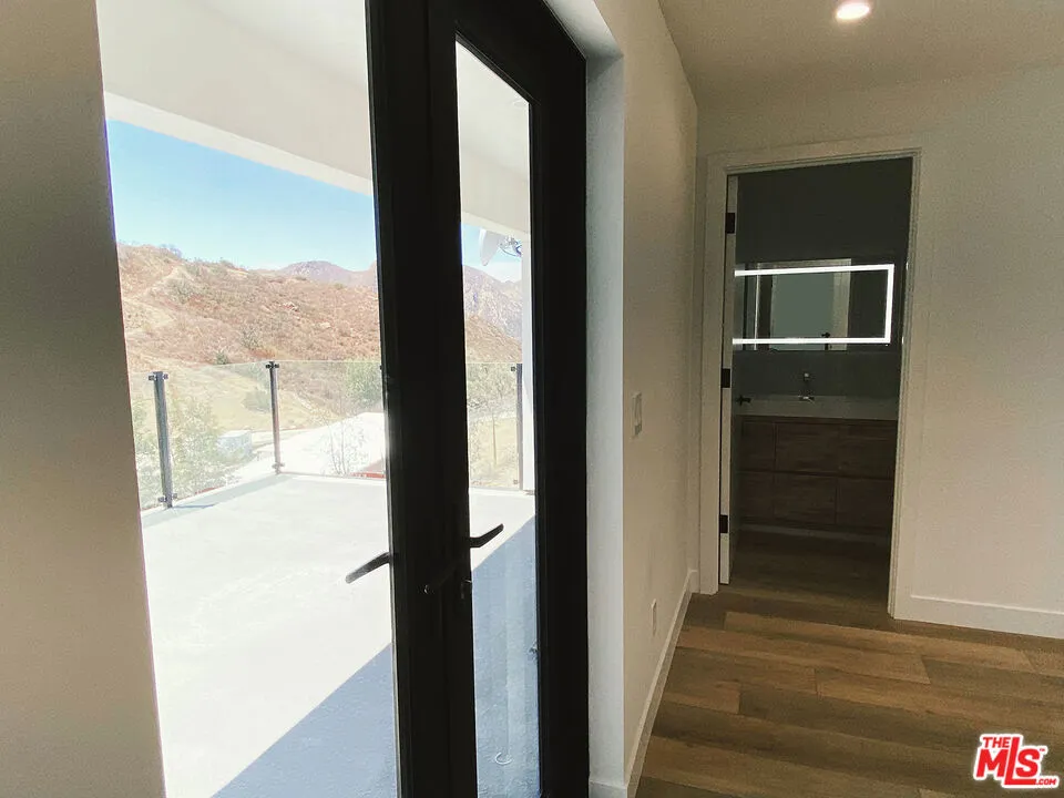 1700 Cadenhorn Drive Agoura Hills, CA 91301