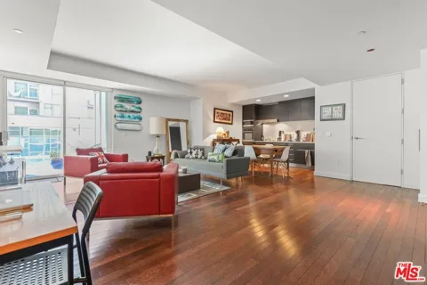 6250 Hollywood Boulevard #6L