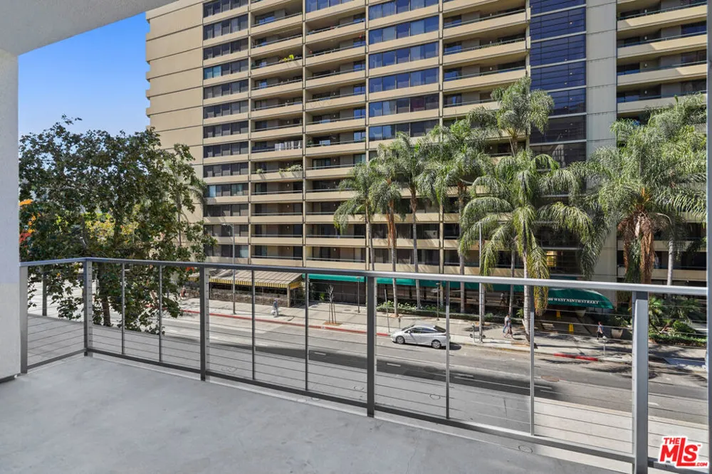 645 W 9th Street #731 Los Angeles, CA 90015