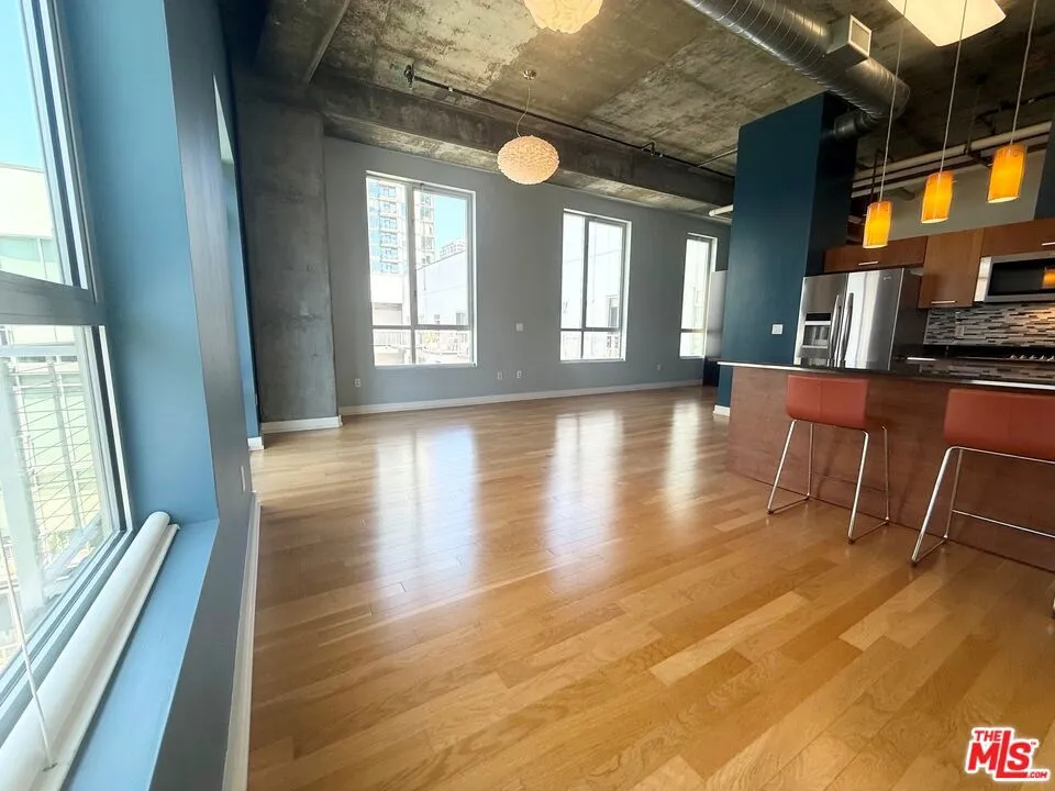 645 W 9th Street #731 Los Angeles, CA 90015