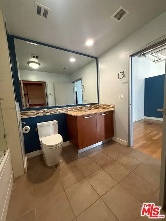 645 W 9th Street #731 Los Angeles, CA 90015