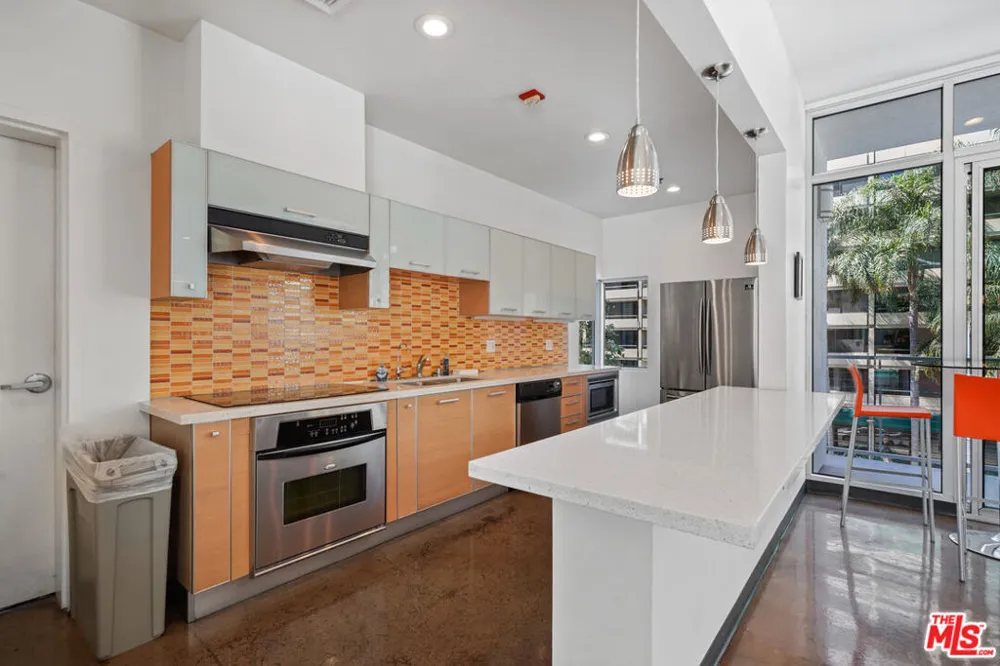 645 W 9th Street #731 Los Angeles, CA 90015