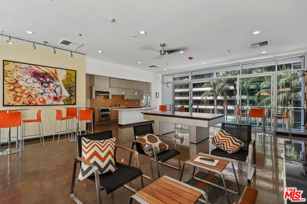 645 W 9th Street #731 Los Angeles, CA 90015