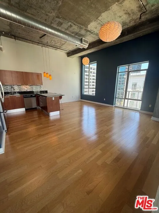 645 W 9th Street #731 Los Angeles, CA 90015