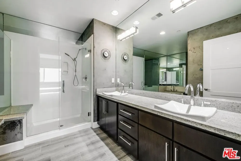 10878 Bloomfield Street #406 Toluca Lake, CA 91602