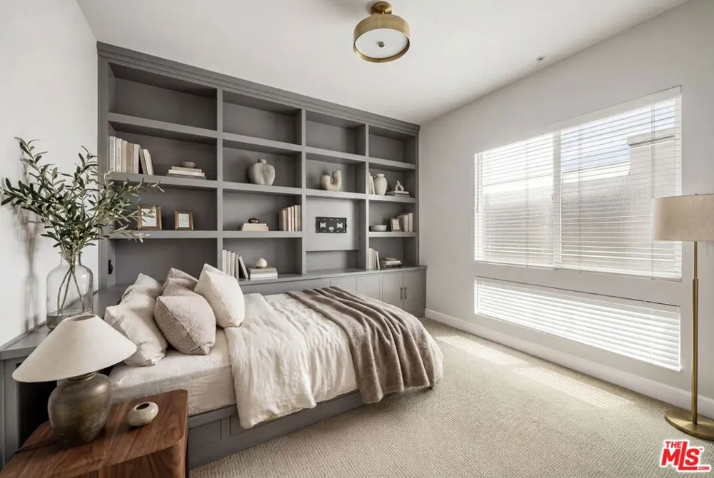 10878 Bloomfield Street #406 Toluca Lake, CA 91602
