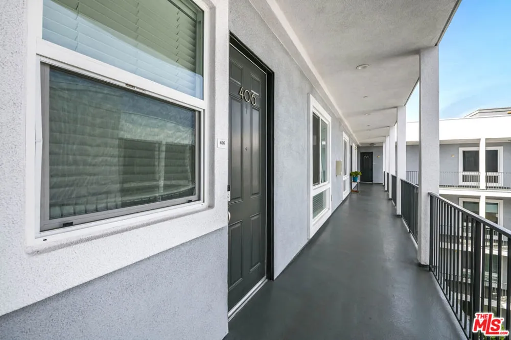 10878 Bloomfield Street #406 Toluca Lake, CA 91602