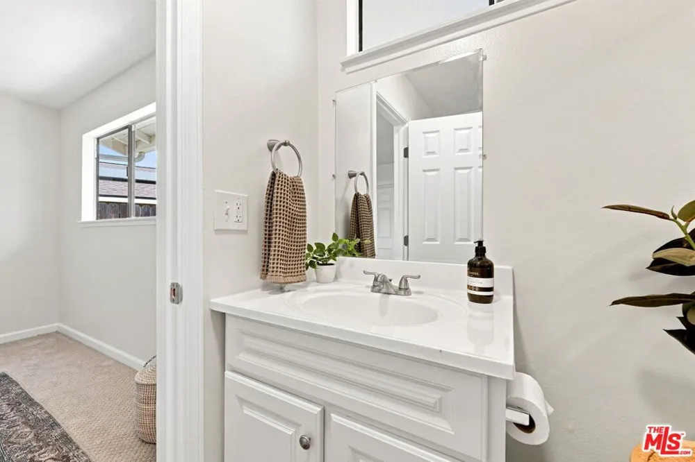 575 E Thomas Street Oak View, CA 93022