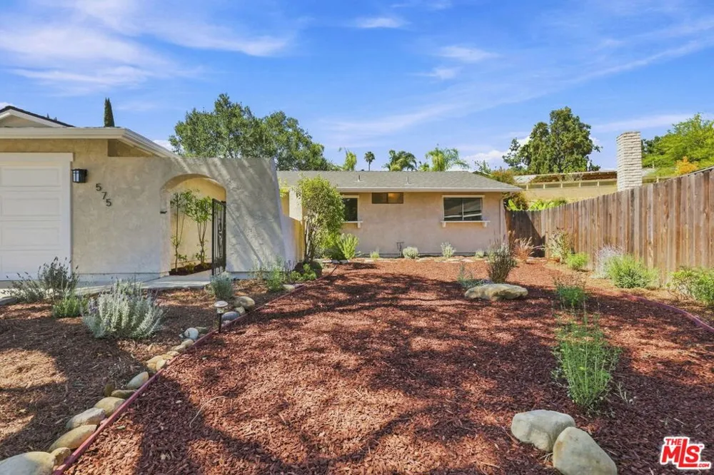 575 E Thomas Street Oak View, CA 93022