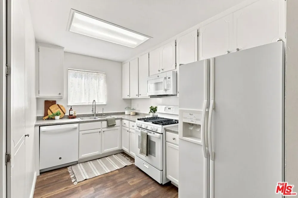 575 E Thomas Street Oak View, CA 93022