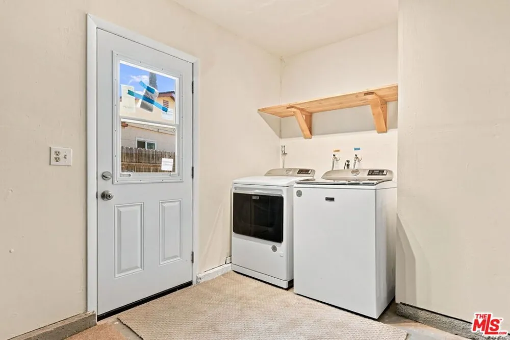 575 E Thomas Street Oak View, CA 93022