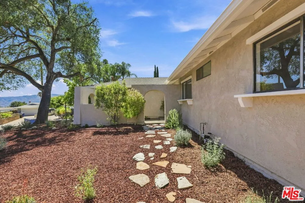 575 E Thomas Street Oak View, CA 93022