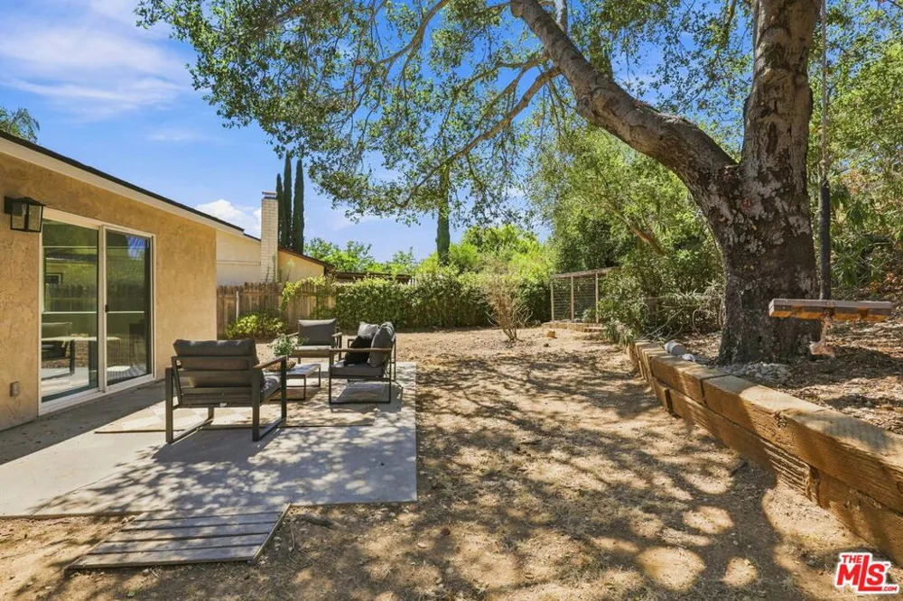 575 E Thomas Street Oak View, CA 93022