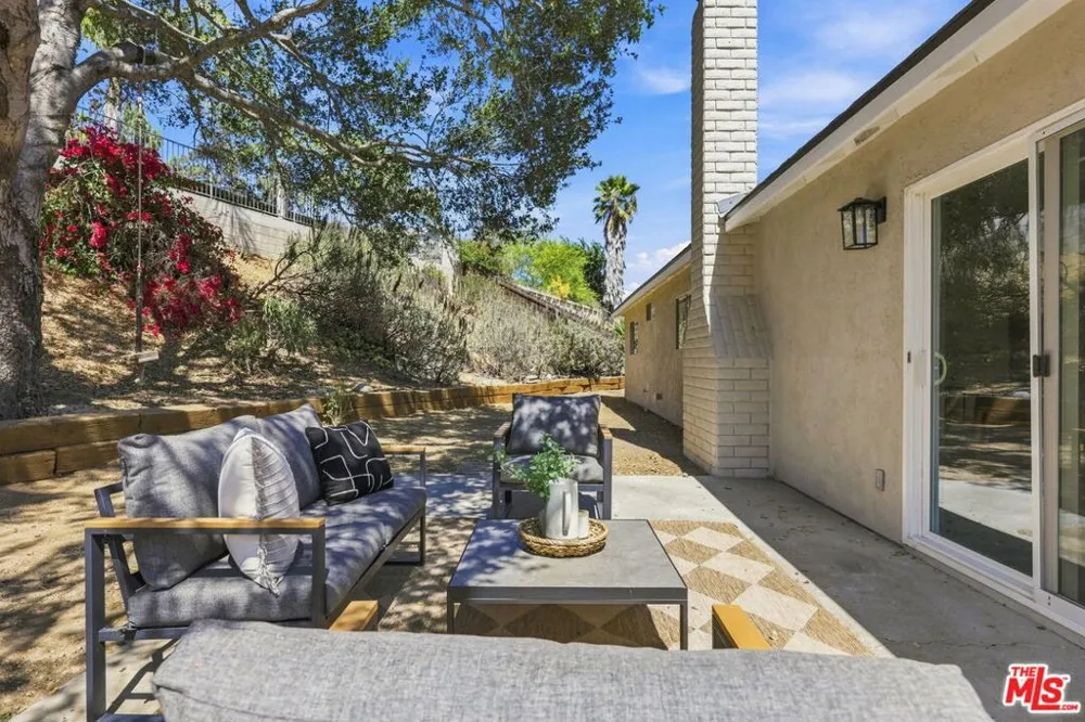 575 E Thomas Street Oak View, CA 93022