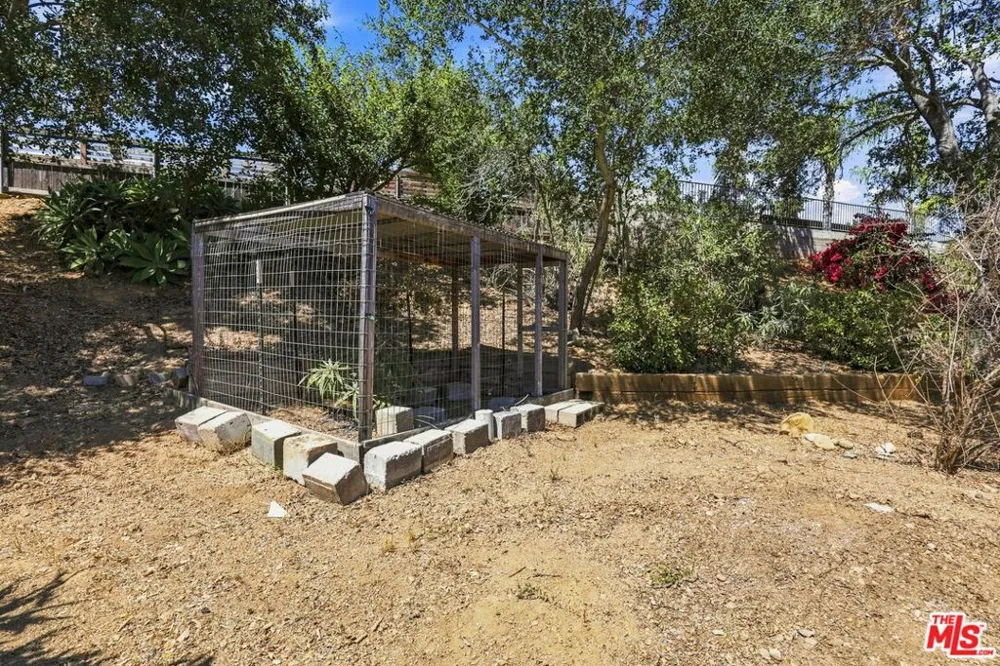 575 E Thomas Street Oak View, CA 93022