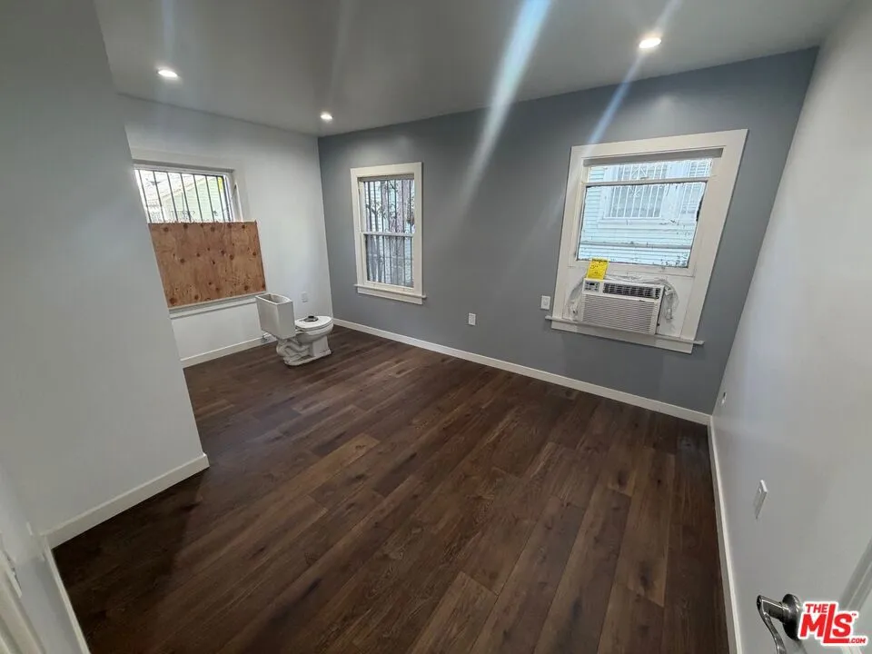 1021 S Burlington Avenue Los Angeles, CA 90006