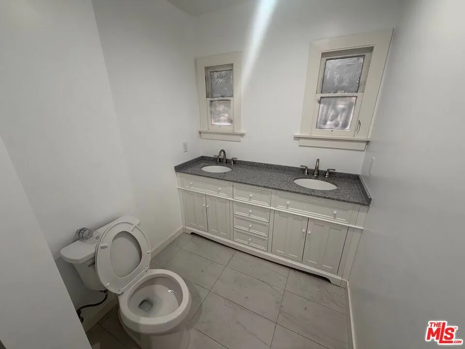 1021 S Burlington Avenue Los Angeles, CA 90006
