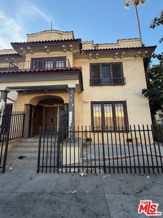 1021 S Burlington Avenue Los Angeles, CA 90006
