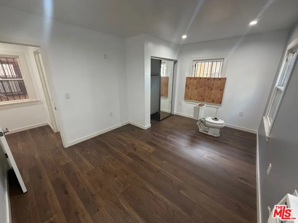 1021 S Burlington Avenue Los Angeles, CA 90006