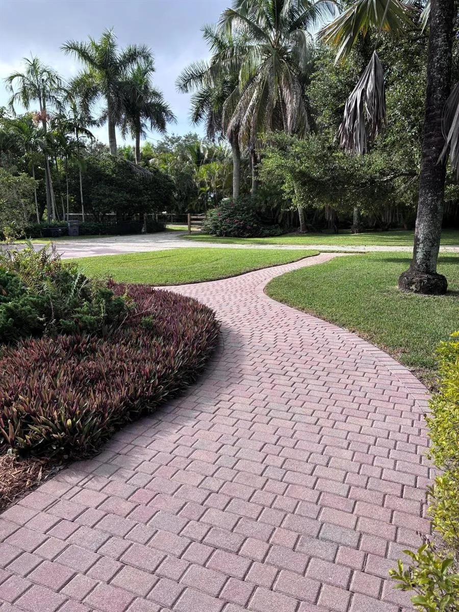 6937 MONMOUTH ROAD West Palm Beach, FL 33413