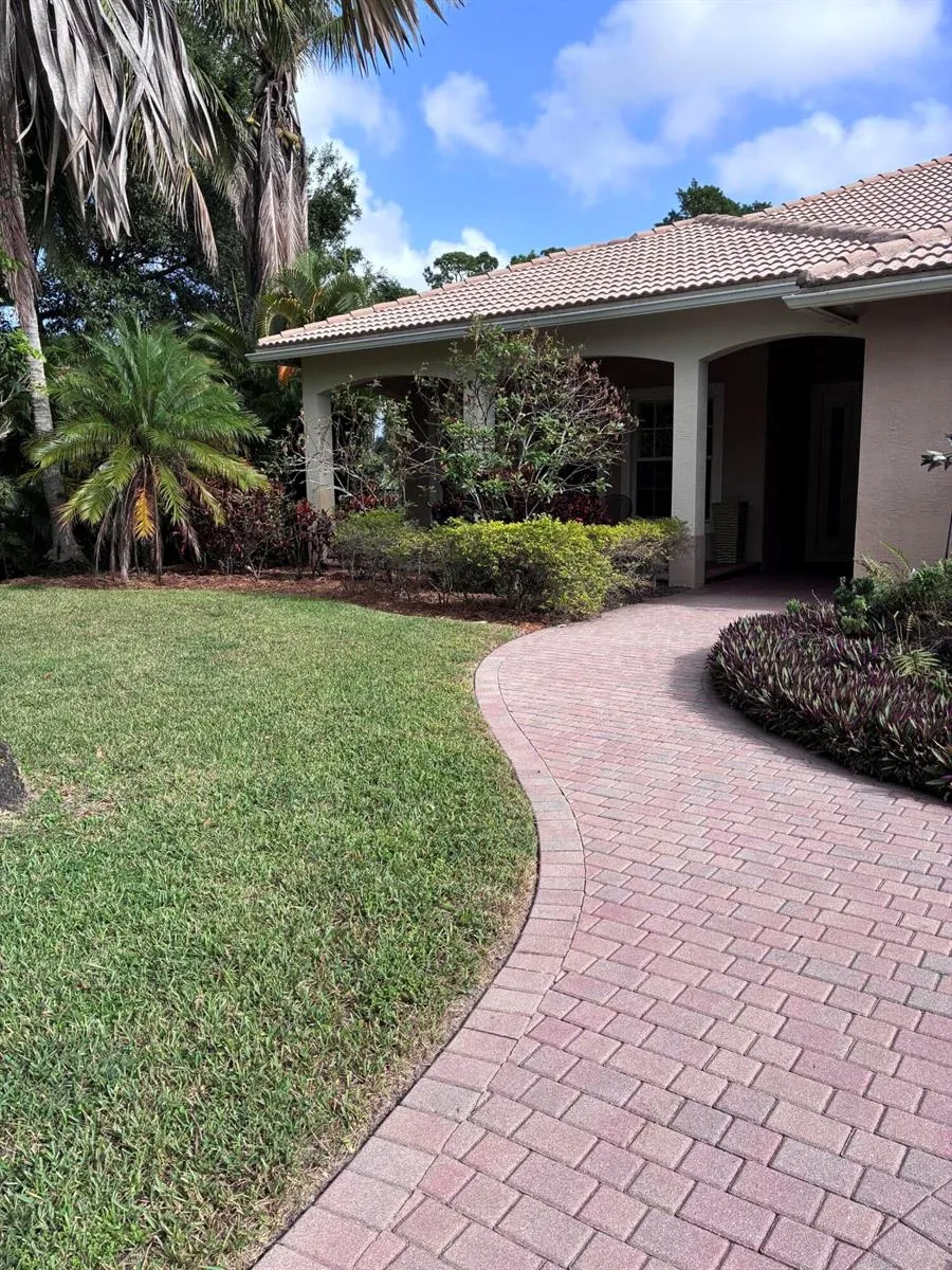 6937 MONMOUTH ROAD West Palm Beach, FL 33413