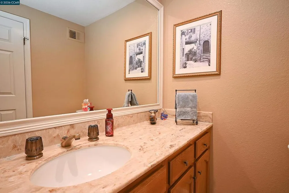 6670 Edgewood Way Castro Valley, CA 94552
