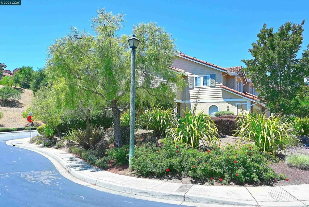 6670 Edgewood Way Castro Valley, CA 94552